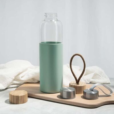 600ml BPA-Free Leak-Proof Borosilicate Glass Water Bottle with Bamboo Lid and Silicone Sleeve
